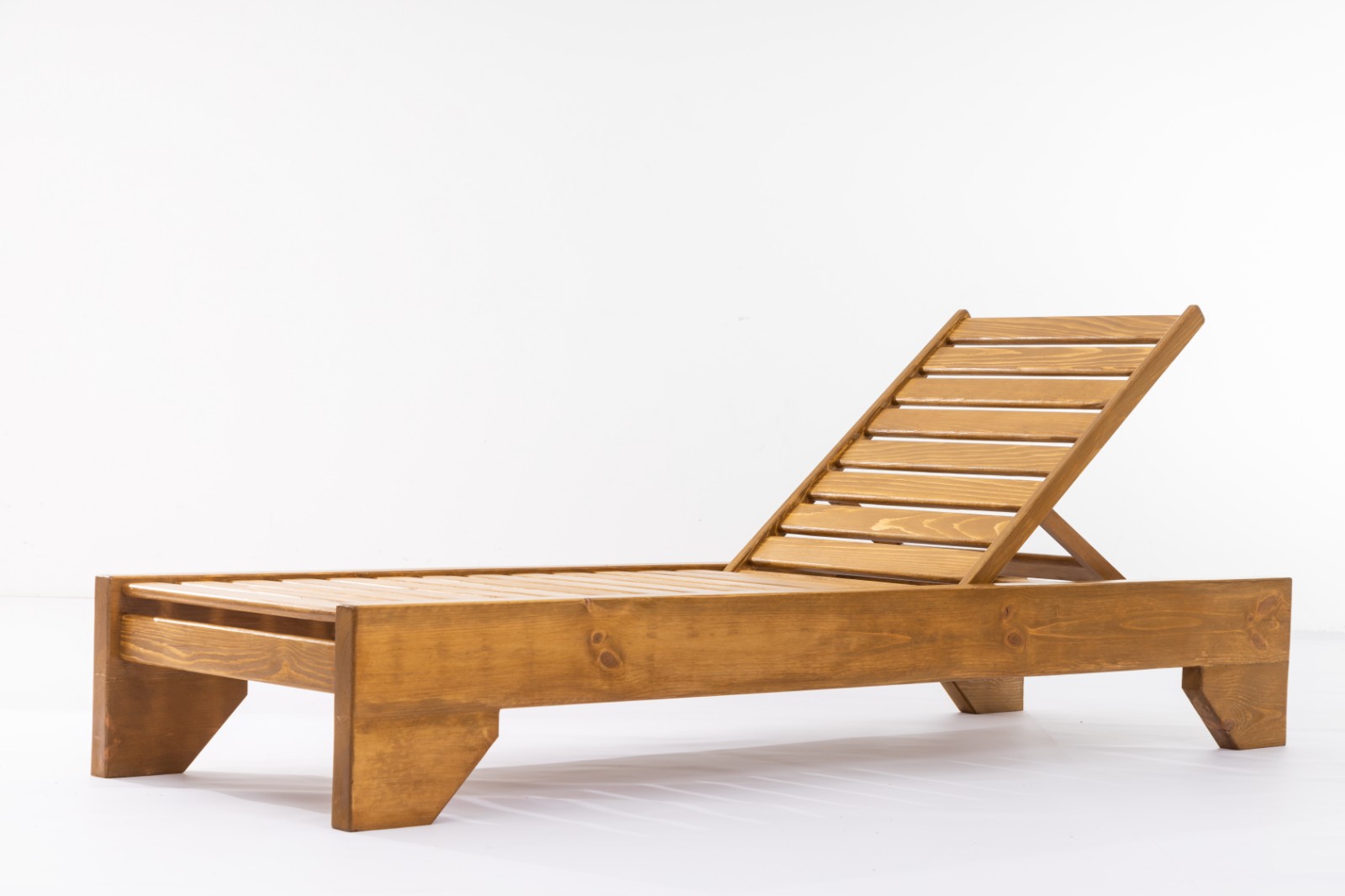 lezaljka bela pozadina 3.jpg