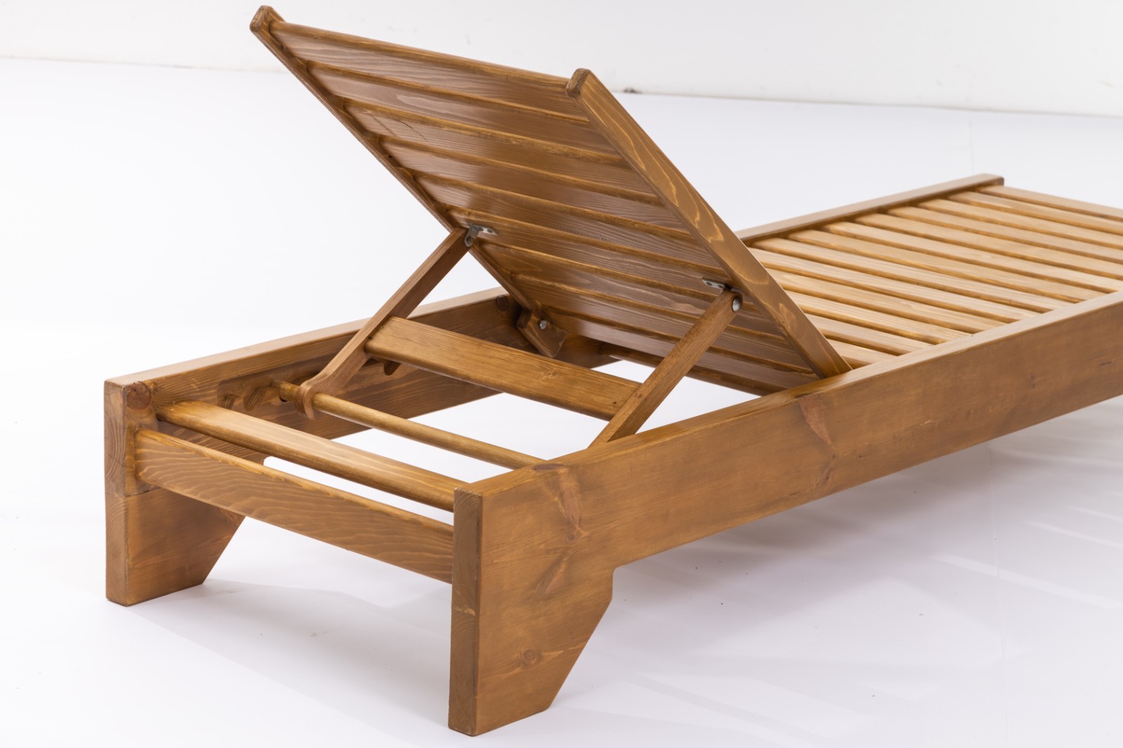 lezaljka bela pozadina 4.jpg