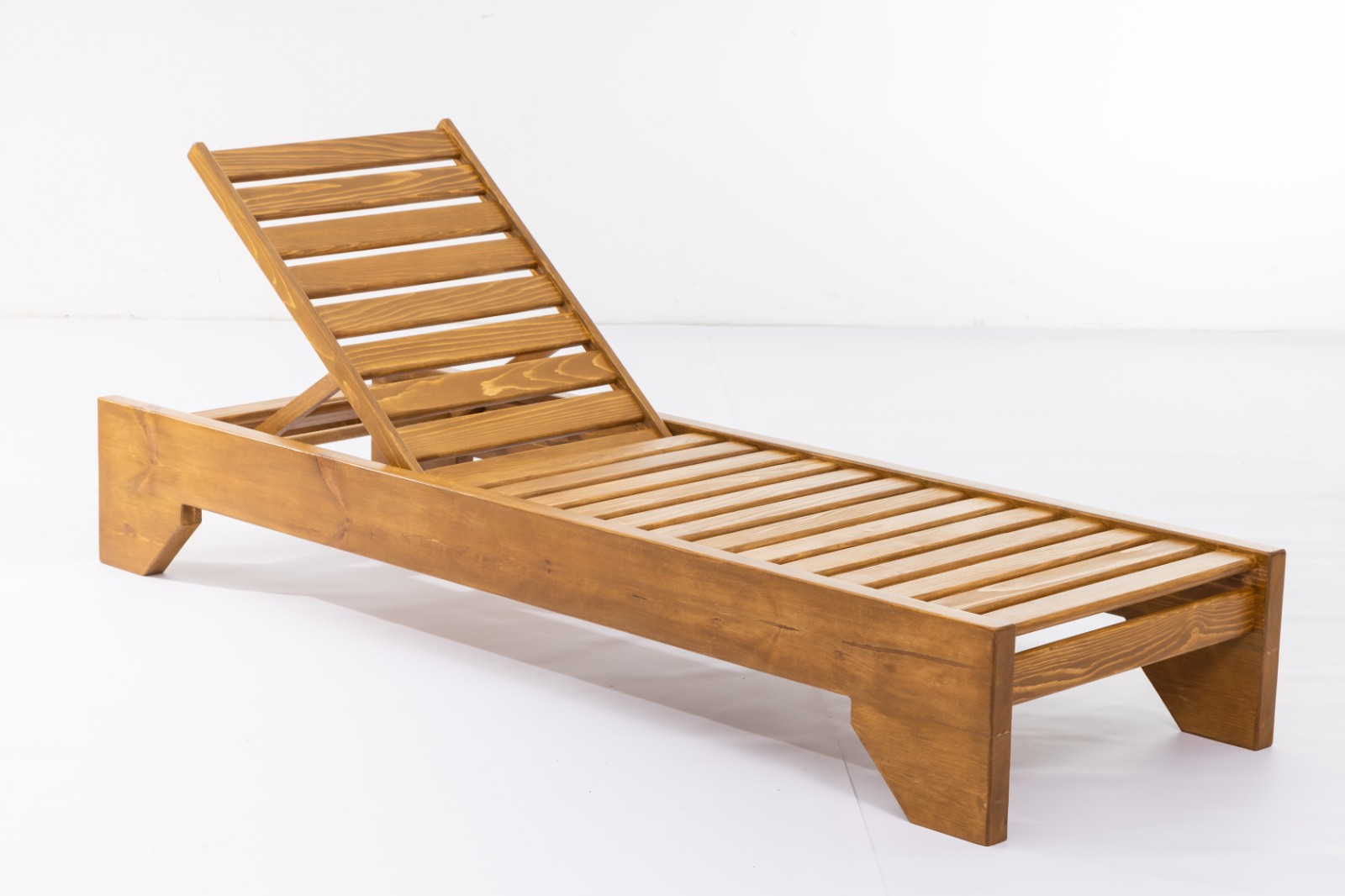 lezaljka bela pozadina.jpg